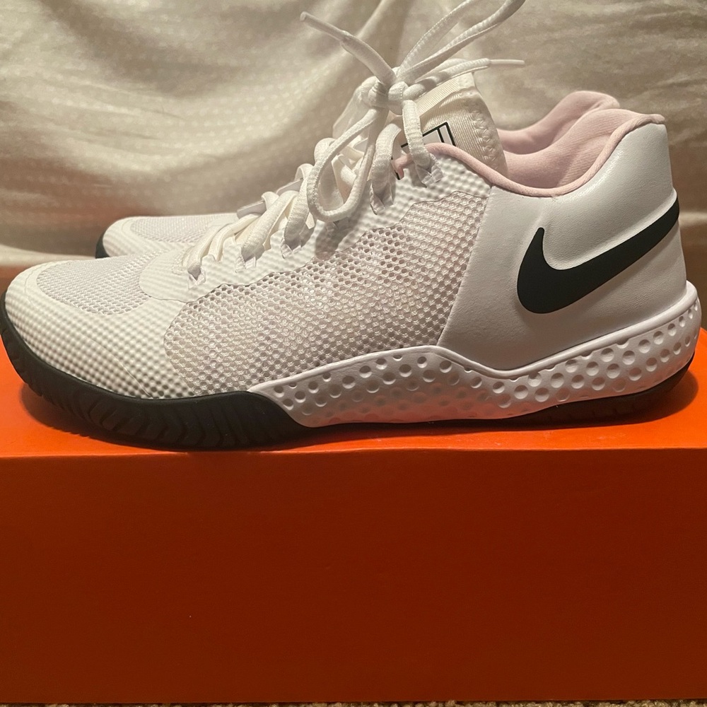 Women’s Nike Size 8